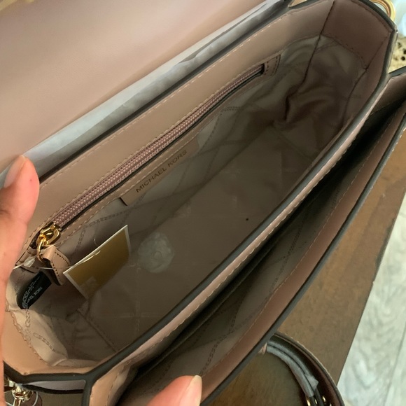 New Mk 💕 Jessie shoulder bag very unique - Picture 6 of 10